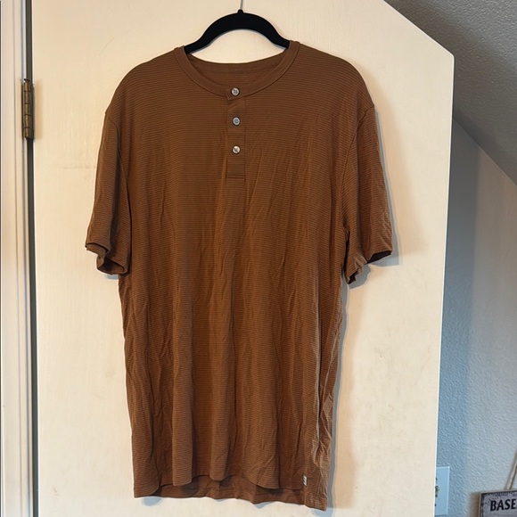 Vuori Other - Vuori Men's Brown Henley Shirt